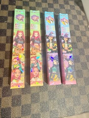4 K-Pop Demon Hunters Huntrix blind box pen gift set. Cute holographic box